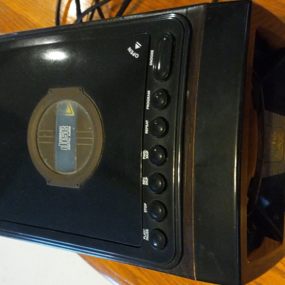 Philco TV CD alarm clock am fm radio. - Picture 3 of 8